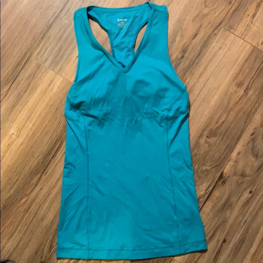 EUC Reebok workout tank top w/ built in bra.